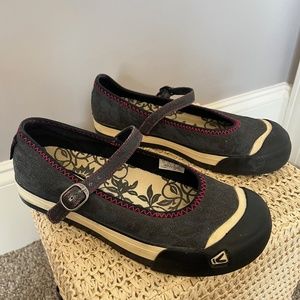 Keen Women's Mary Jane Canvas Shoe, Navy/Grey canvas, size 8.5M